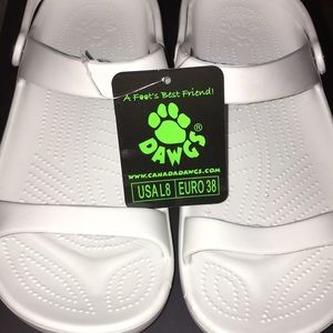 Dawgs brand 3 strap sandal